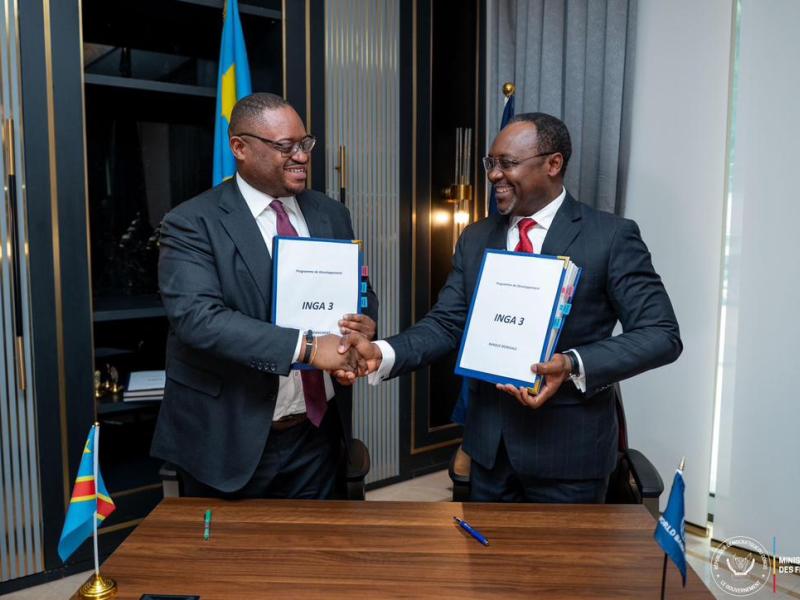 Le ministre congolais des finances et le directeur des opérations de la Banque mondiale