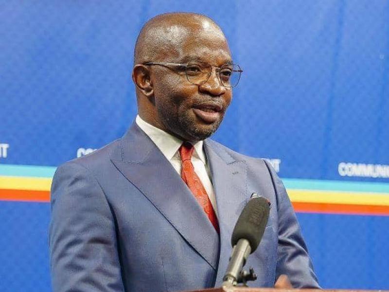 Marc Ekila, ministre de la Formation professionnelle en RDC, lors d’un briefing de presse à la RTNC