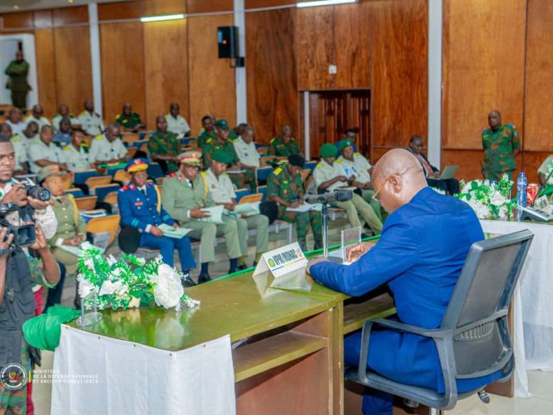 Le VPM Guy Kabombo Muadiamvita procéde à l’ouverture du 2ᵉ Colloque international de l’École de guerre de Kinshasa