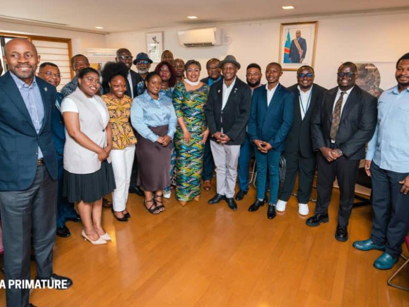 Photo de la Première Ministre Judith Suminwa après un dialogue franc avec la diaspora congolaise à Tokyo au Japon