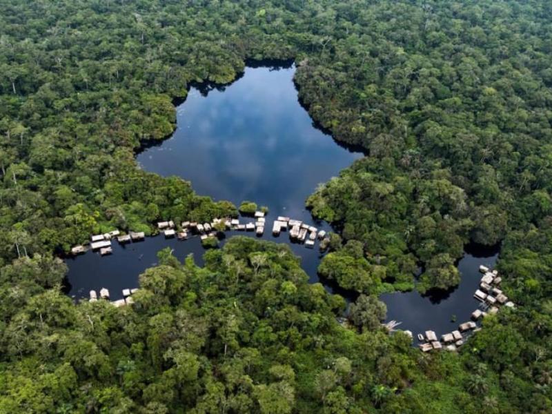 Vue aérienne du village de Lac Paku dans la forêt de tourbières près de Mbandaka dans la province de l’Équateur en RDC [photo d’illustration]