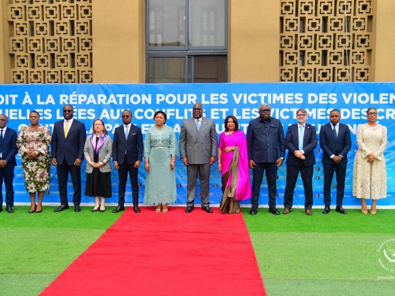 Le chef de l'État Félix Tshisekedi accompagné de la première dame, le DG du FONAREV et d'autres personnalités [photo d'illustration]