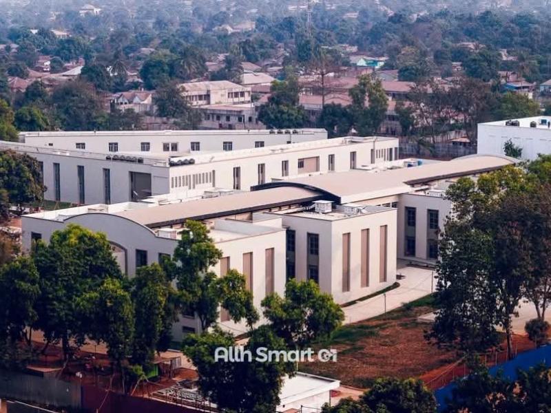 Vue aérienne de l'Université de Mbuji-Mayi, nouvellement construite.