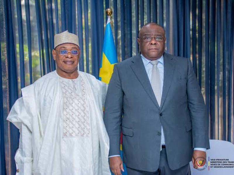 le VPM des Transports, Jean-Pierre Bemba, et le Secrétaire général de l’OMAOC, le Docteur Paul Adalikwu [photo d'illustration]