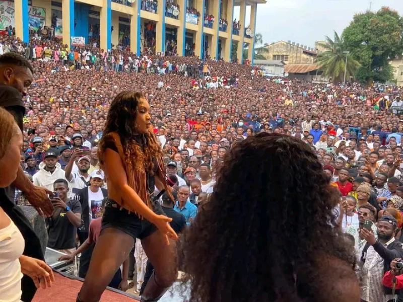 Prestation de l’artiste Rebo Tchulo lors des concerts "Aksanti Fatshi" [photo d’illustration]
