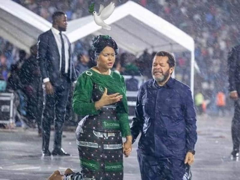 Le Pasteur Marcelo Tunasi et son ex-épouse Blanche Odia dans une session de prière [photo d’illustration]