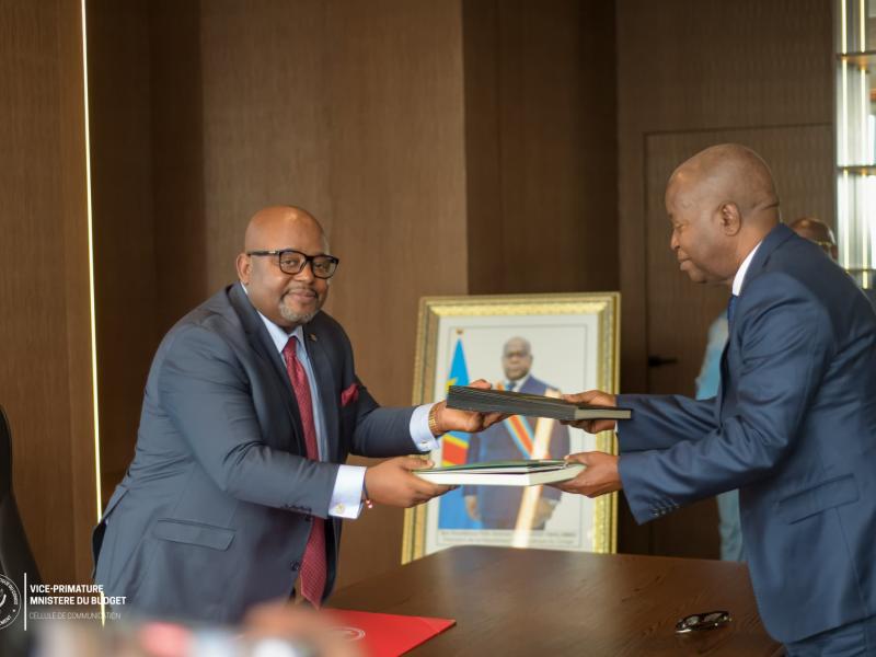 Remise et reprise au Budget entre Aimé Boji et Adolphe Muzito