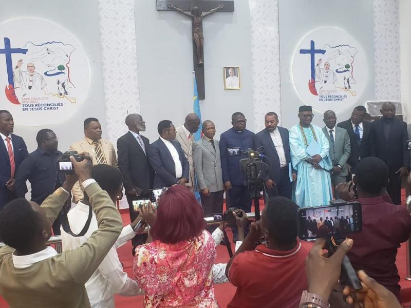 Les membres de la confession religieuse toute tendance confondue