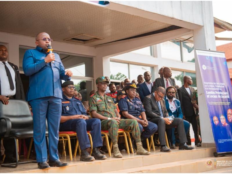 Le VPM de l'Intérieur Jacquemain Shabani Lukoo en mission d'itinérance dans le Grand Bandundu