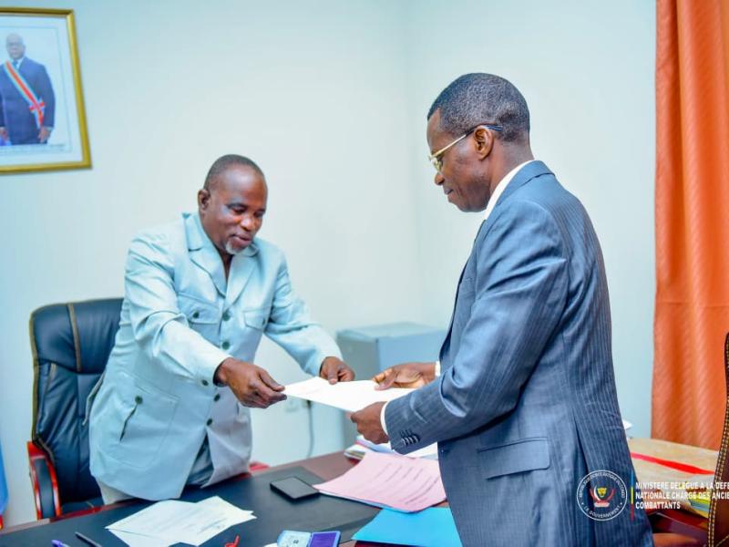 Le Ministre délégué près le Ministre de la défense nationale en charge des anciens combattants Eliezer Ntambwe lors du dépôt de la déclaration de son patrimoine auprès du greffier de la Cour constitutionnelle, mardi 02 septembre 2025