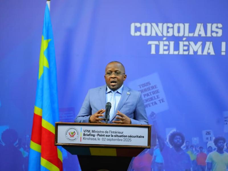 Le VPM Jacquemain Shabani lors du briefing de presse de mardi 02 septembre 2025