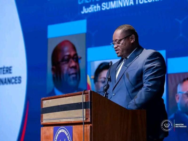 Doudou Fwamba, ministre des finances