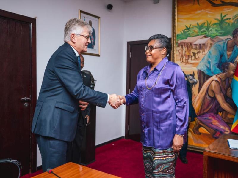 La première ministre Judith Suminwa et le Secrétaire général adjoint chargé des Opérations de maintien de la paix, Jean-Pierre Lacroix [photo d'illustration]