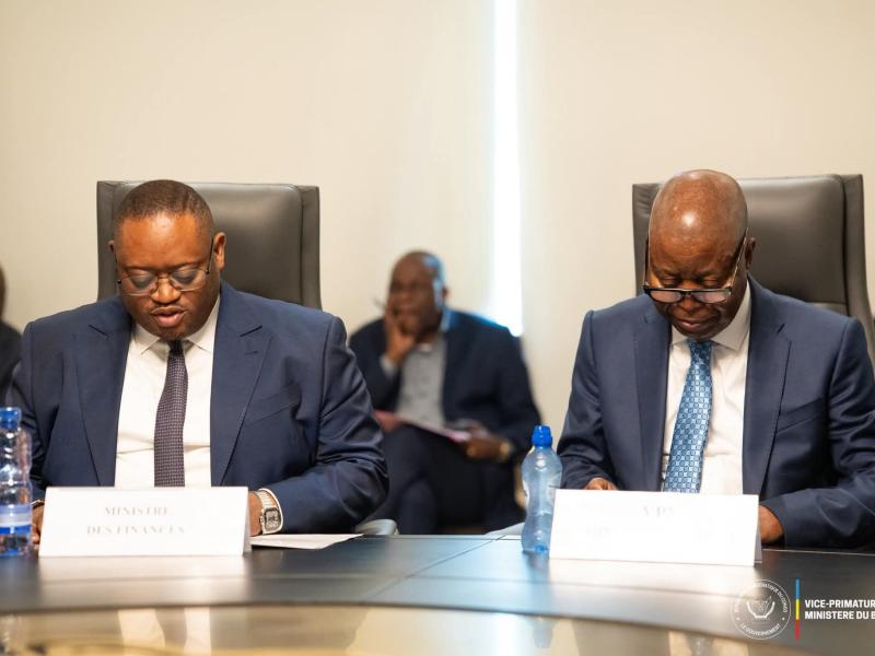 Le Ministre des finances Doudou Fwamba et le VPM en charge du Budget