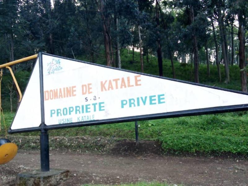 Porte d’entrée du siège social de la société Domaine de Katale SA [Photo d’illustration]