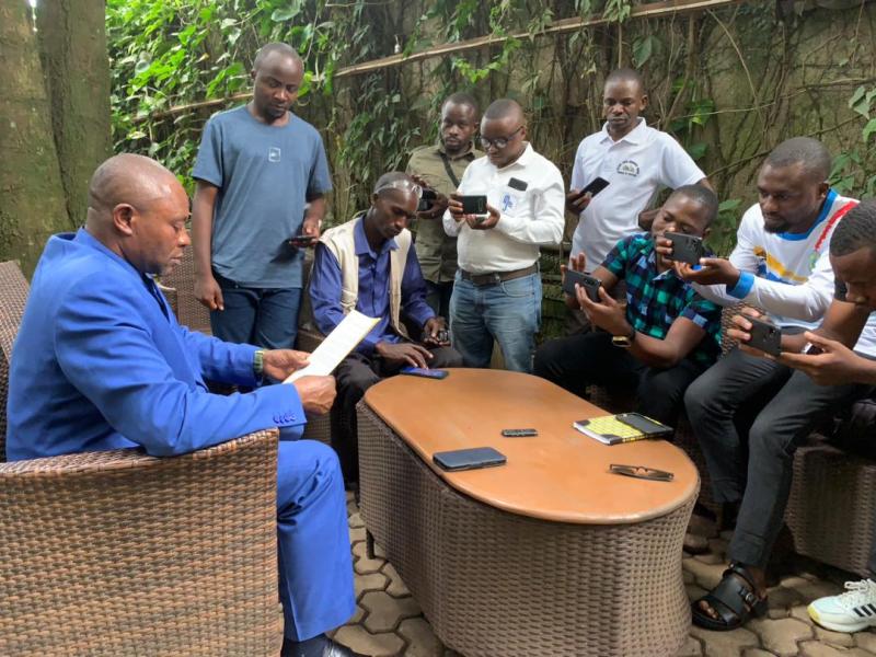 Devant la presse, Joseph Sukisa Ndayambaje relaie, à Beni, le lancement des missions de terrain du P-DDRCS