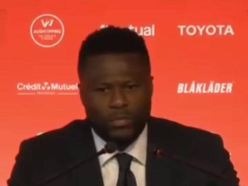 Chancel Mbemba lors de sa présentation officielle chez le LOSC