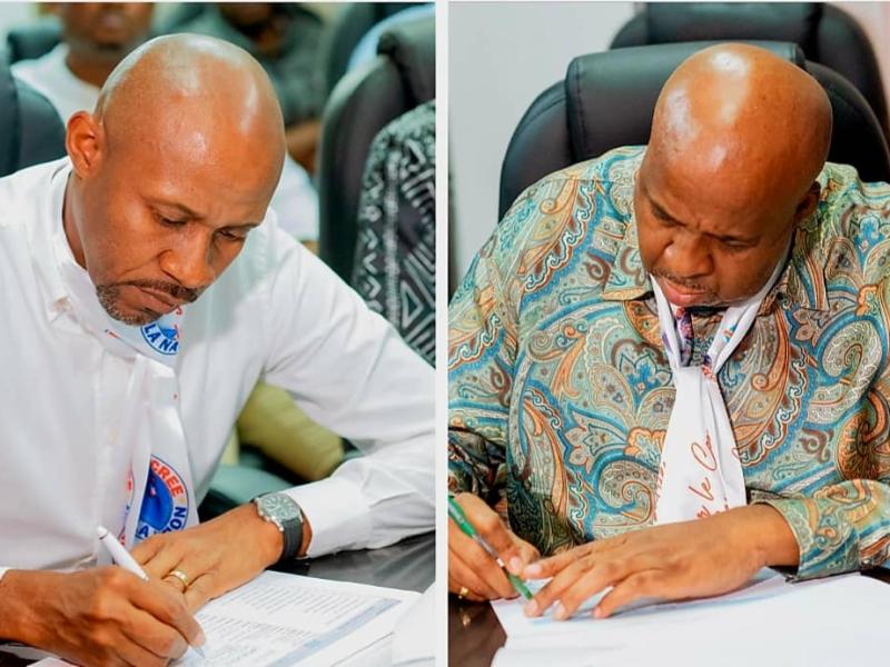 Le ministre de la Communication et Médias, porte-parole du gouvernement, Patrick Muyaya, et son collègue Aimé Molendo Sakombi signent la Charte de l'Union Sacrée d3 de la Nation