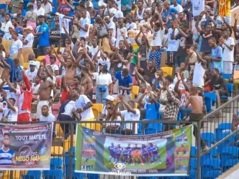 Quelques supporters lors d'un match de L'EPFKIN, au Stade Père Raphaël de la Kethule. [ Photo d'illustration ]