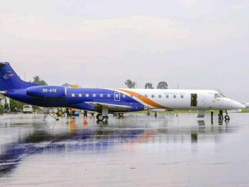 L’aéronef Mwant Jet sur le tarmac de l’aéroport international de N’Djili