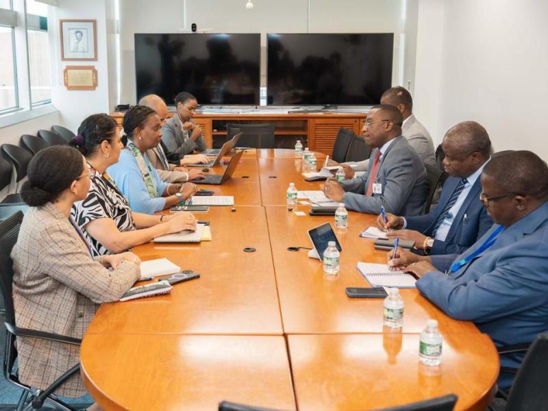Séance de travail à New York entre la délégation du ministère congolais du Plan, conduite par Guylain Nyembo, et celle du PNUD, dirigée par Aïssata De, directrice régionale adjointe pour l’Afrique.