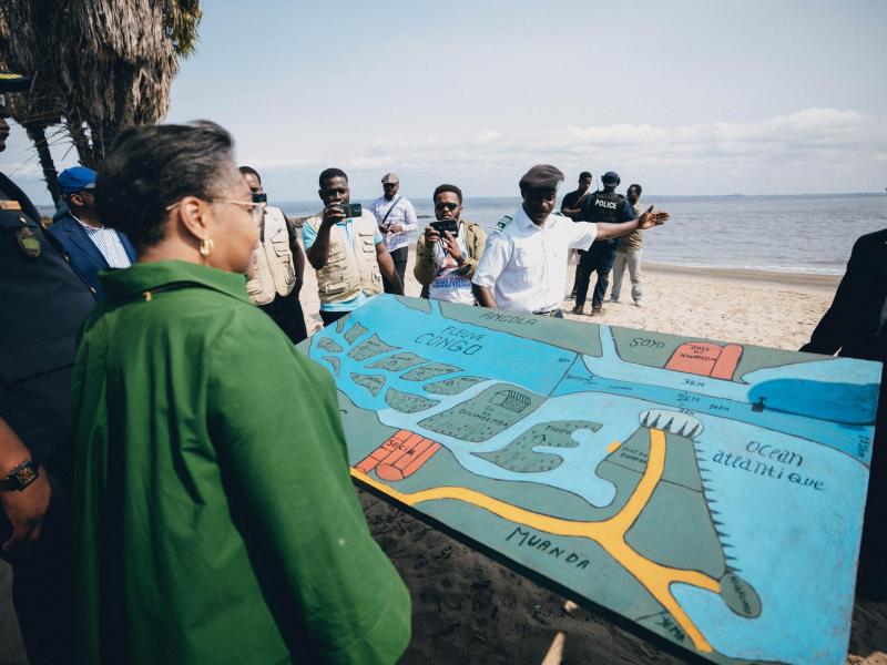 Visite de la Première Ministre Judith Sumimwa du chantier du port en eau profonde de Banana