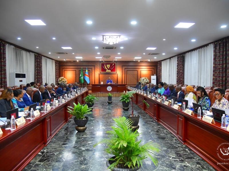 Le chef de l'État Félix Tshisekedi et les membres du gouvernement lors du Conseil des ministres, vendredi 25 octobre 2025