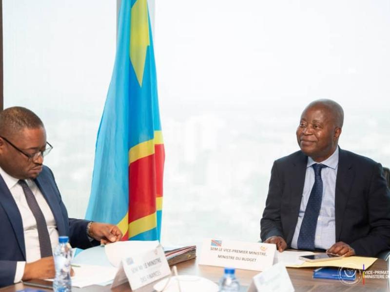 Le ministre des finances Doudou Fwamba et le VPM en charge du Budget [photo d’illustration]