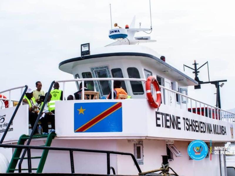 L'un de bateaux de pêche congolais accostés au port de Boma dans le Kongo-Central
