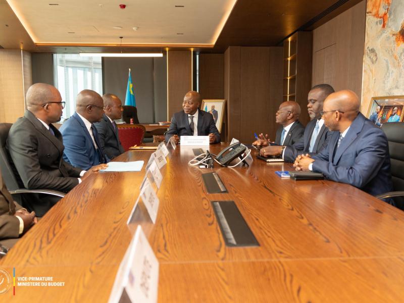Le VPM du Budget MUZITO lors d'une séance avec les délégués de l'intersyndical du ministère de la formation professionnelle