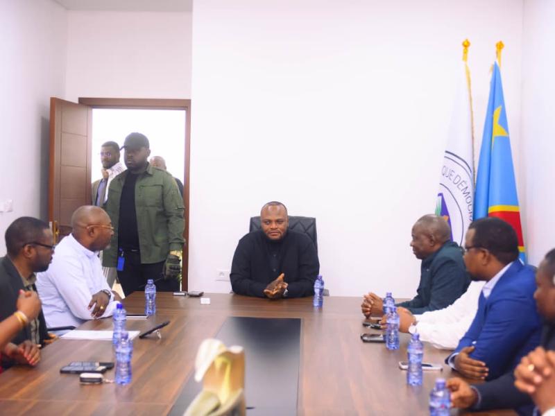 Une délégation de l’UNPC reçue par le Gouverneur Daniel Bumba au sujet d’une plainte contre le journaliste Gautier Sey