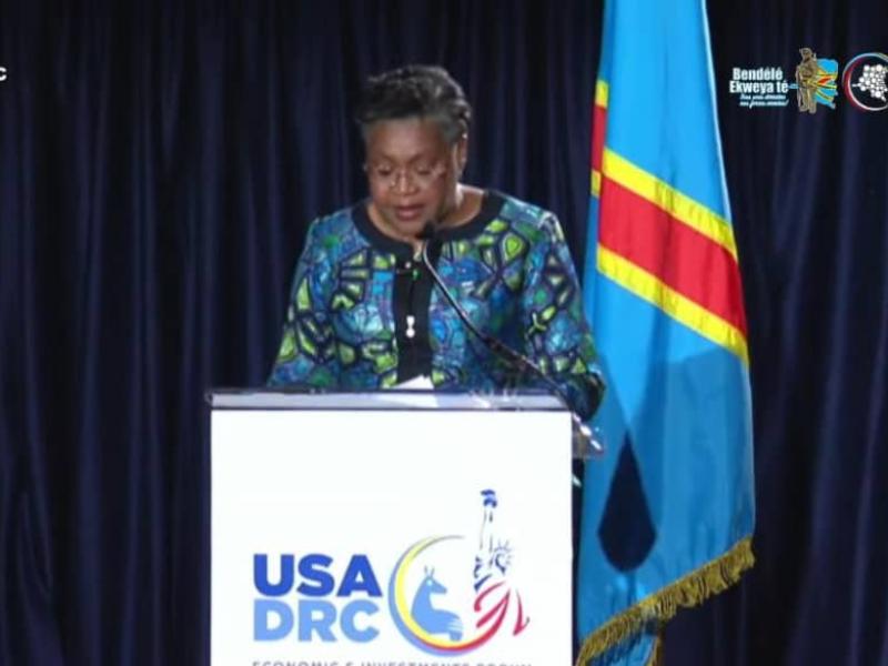 La Première Ministre Judith SUMINWA TULUKA à la Tribune du Forum Économique d'Investissement USA-RDC ce mardi 14 octobre 2025 à Washington
