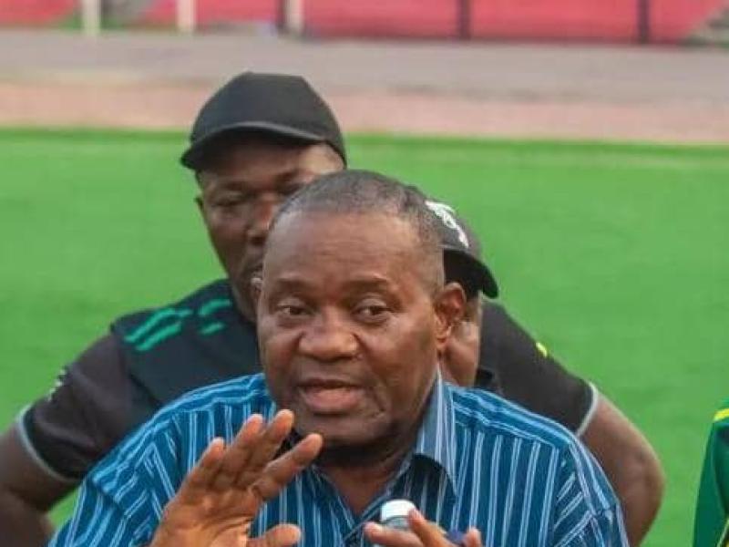 Barthélémy Ngatsono lors de sa présentation à l'AS VClub.