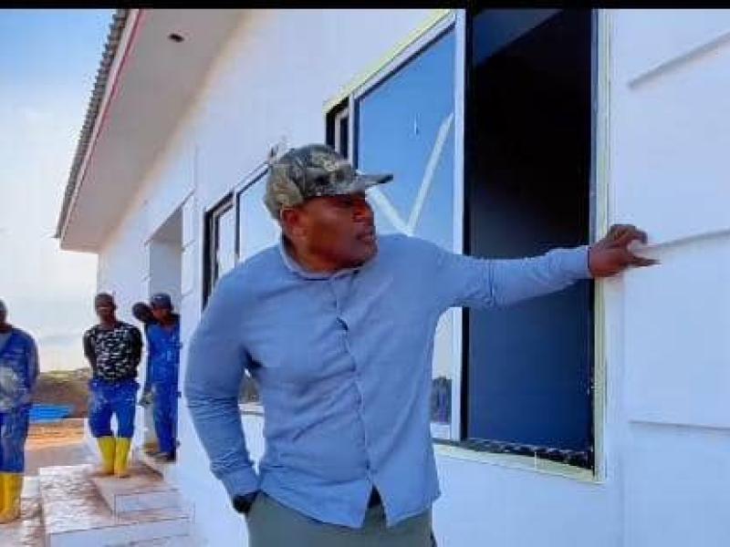 Le commandant du Service National, le Lieutenant-général Jean-Pierre Kasongo Kabwik lors de sa visite à Mandala City. [Photo d'illustration]
