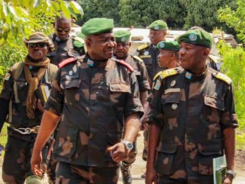 Le Général de Brigade Mwehu Lumbu, commandant des opérations militaires FARDC au Sud-Kivu , en mission de terrain