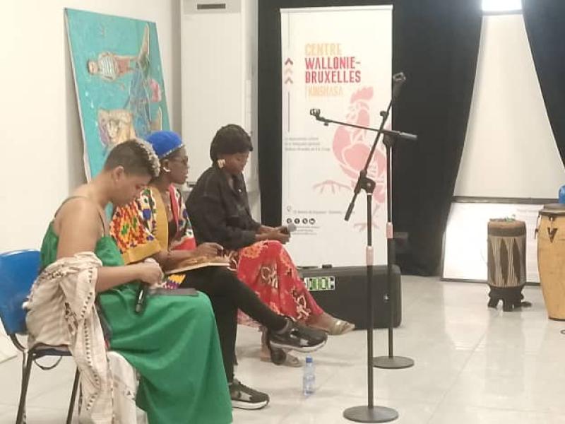 Quelques chanteuses artistes-musiciens féminins en pleine séance de répétition au Centre Wallonie Bruxelles de Kinshasa