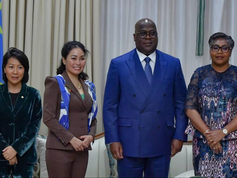 Le chef de l'État Félix Tshisekedi, la Première Ministre et la délégation de Vingroup, vendredi 25 octobre 2025