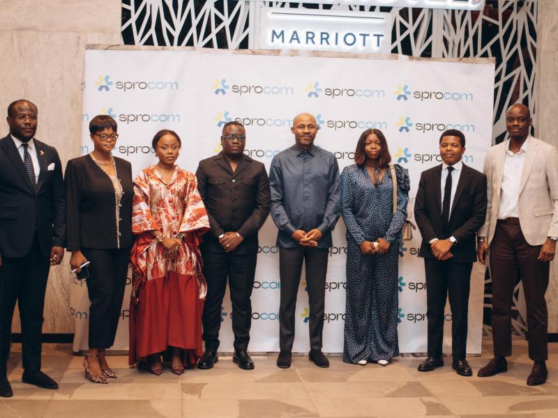 Le ministre de la Communication et Médias, Patrick Muyaya, entouré de quelques membres de l'Association des Professionnels de la Communication et du Marketing