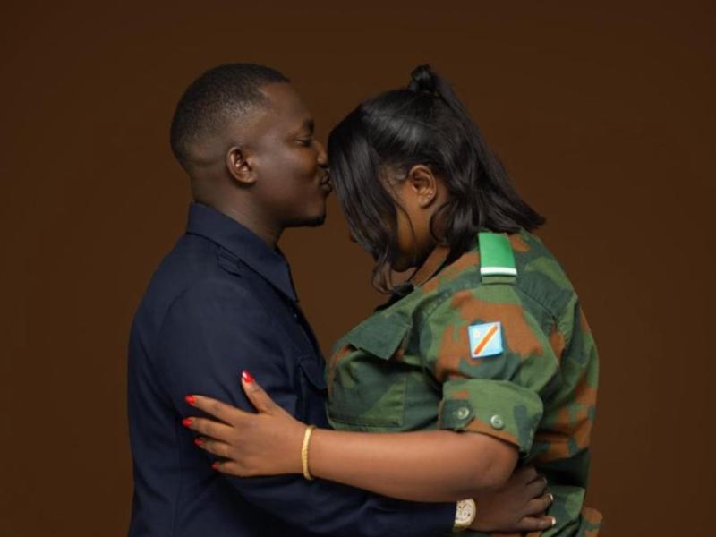 L’Adjudante Sarah Ebabi avec son fiancé [photo d’illustration]