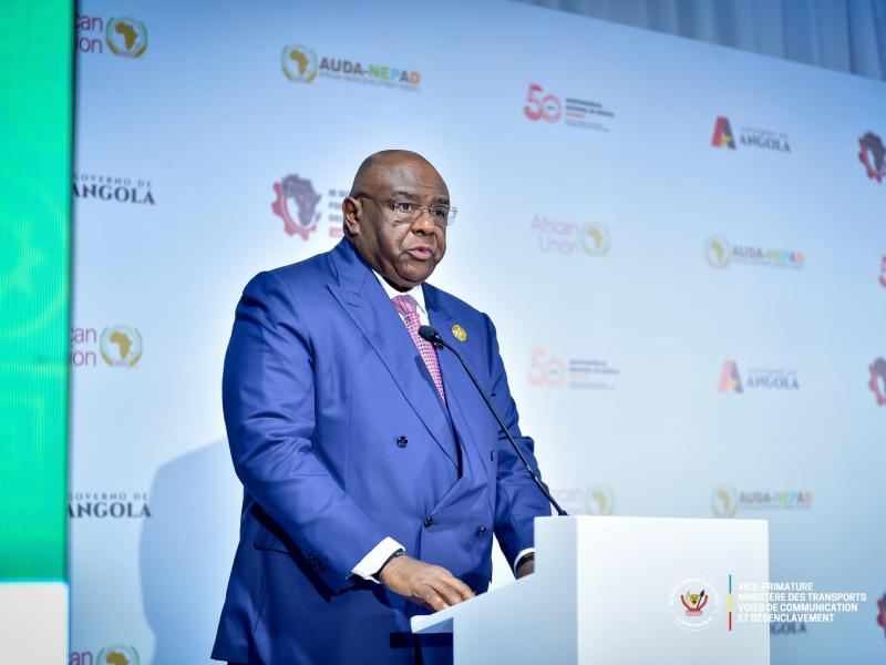 Le VPM Bemba lors de son allocution au Sommet sur le Financement du Développement des Infrastructures en Afrique, qui se tient à Luanda, en Angola.