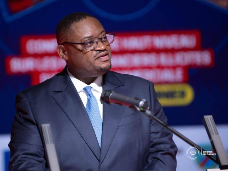 Le ministre des Finances, Doudou Fwamba, lance la conférence sur la lutte contre les flux financiers illicites dans le secteur minier en RDC