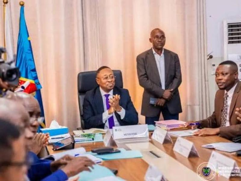 Le ministre provincial des Finances, Économie et du Numérique, Magloire Kabemba et ses collaborateurs [Photo d'illustration]