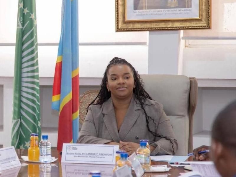 La vice-ministre des affaires étrangères Noëlla Ayeganato lors d'une réunion présidée à Kinshasa.