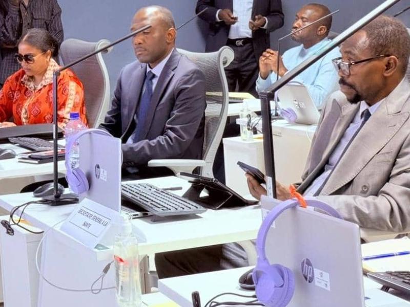 De gauche à droite la représentante du ministre de la Santé, le Directeur général de l'INSP et le Secrétaire général à la Santé