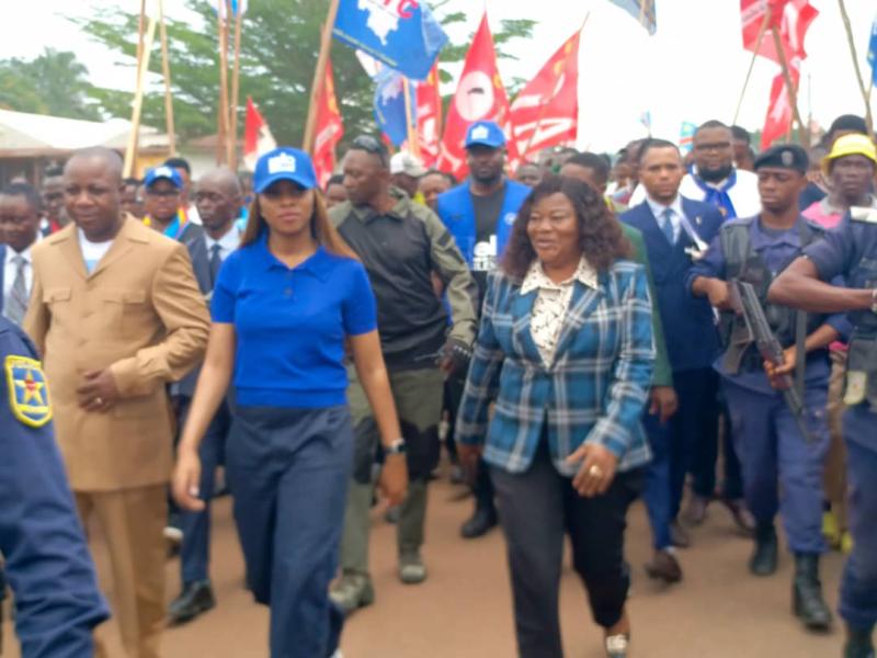 Grâce kutino dans les rues de Tshikapa