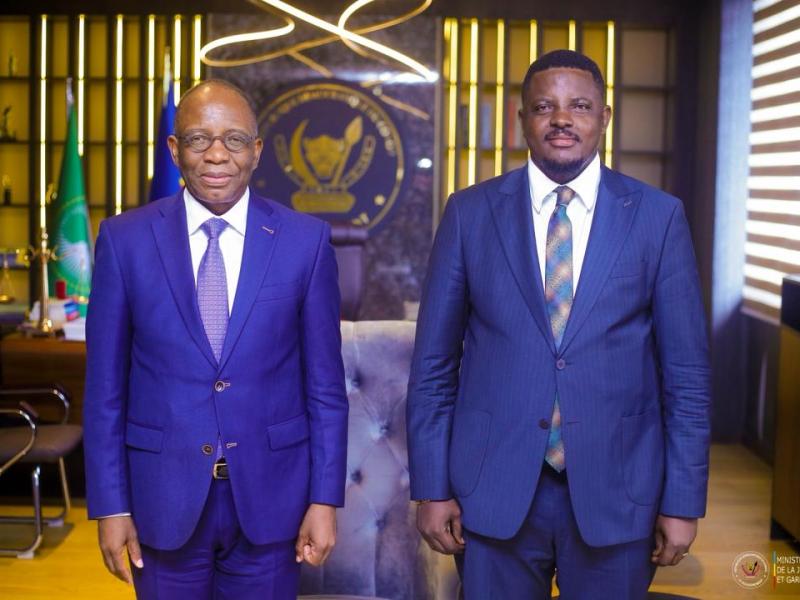 Le Min'Etat Guillaume Ngefa et l'opposant Jeannot Lompempe, ce 