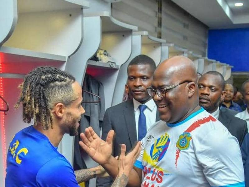 Le Président Félix-Antoine Tshisekedi, et le milieu du terrain des Léopards Théo Bongonda. [Photo d'illustration]