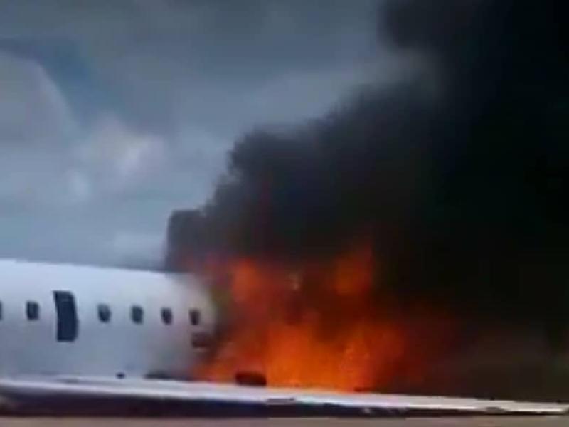 L'avion qui transportait le ministre Louis Watum Kabamba en feu à Kolwezi
