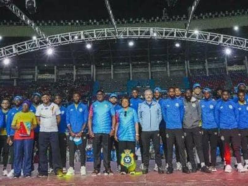 Le couple présidentiel et les membres de l'équipe nationale de la RDC, au Stade des Martyrs.
