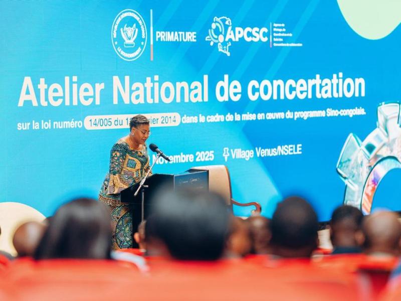 Judith Suminwa, Première Ministre de la RDC, prononce son discours lors de l'ouverture de l'atelier de consultation